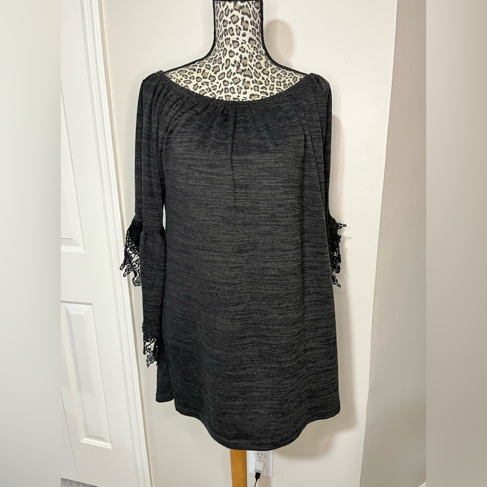 Win-Win‎ Black Open Sleeve Lace Tunic Size Large/XLarge